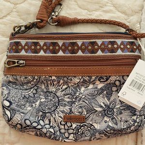 SAKSROOTS NWT Navy Print Crossbody and Wrislet
